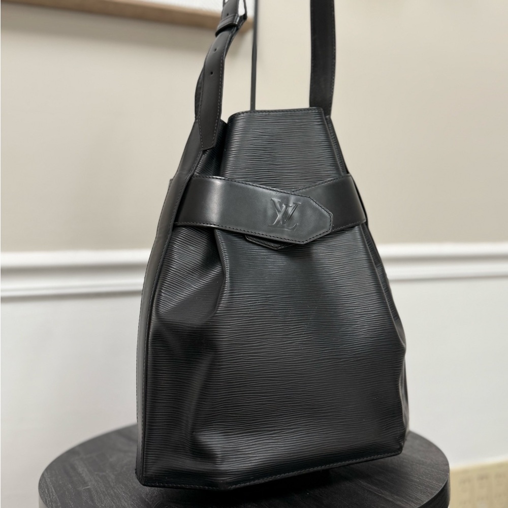 Louis Vuitton
Epi Leather Sac d'Epaule